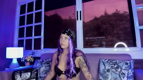 Melanie Roux online show from 10/25/25, 11:40