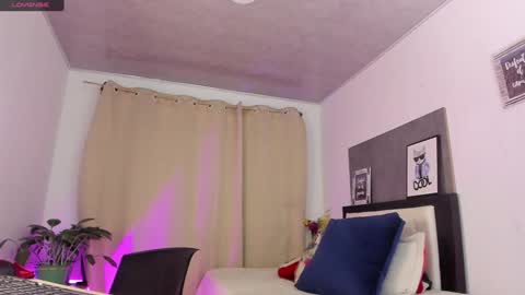 melaniie_roussel online show from 01/25/25, 12:27