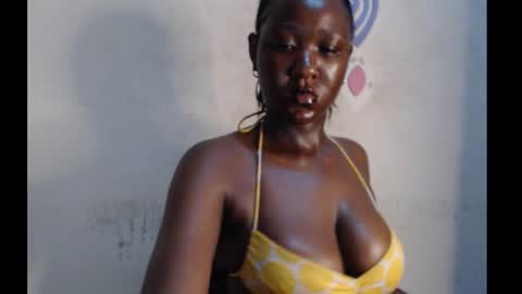 Snapshot of melanin_coco chatting on 09/18/25, 05:59 Bene online show from 09/18/25, 05:59