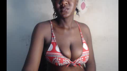 Snapshot of melanin_coco chatting on 09/28/25, 09:42 Bene online show from 09/28/25, 09:42