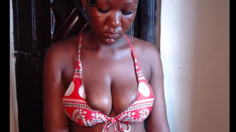 Snapshot of melanin_coco chatting on 10/06/25, 12:46 Bene online show from 10/06/25, 12:46