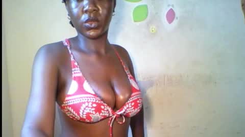 Snapshot of melanin_coco chatting on 10/12/25, 11:31 Bene online show from 10/12/25, 11:31