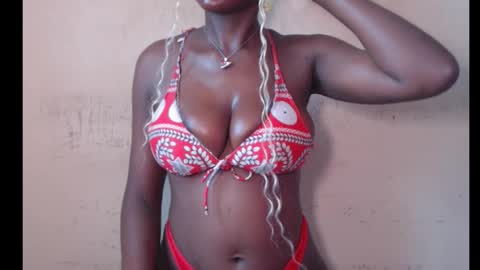 Snapshot of melanin_coco chatting on 10/18/25, 11:00 Bene online show from 10/18/25, 11:00