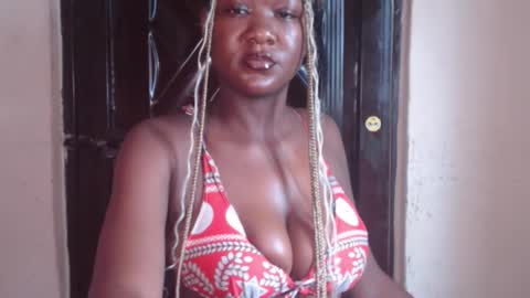 Snapshot of melanin_coco chatting on 10/31/25, 08:59 Bene online show from 10/31/25, 08:59