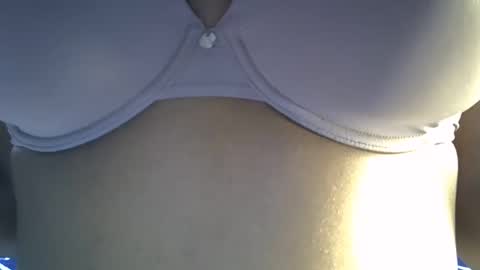 Snapshot of melanin_moon chatting on 05/01/26, 11:37 Moon online show from 05/01/26, 11:37