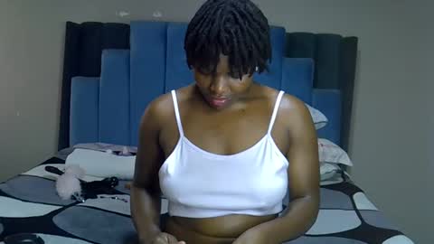 Snapshot of melanin_moon chatting on 05/28/26, 11:18 Moon online show from 05/28/26, 11:18