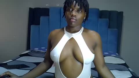 Snapshot of melanin_moon chatting on 06/02/26, 01:13 Moon online show from 06/02/26, 01:13