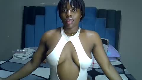 Snapshot of melanin_moon chatting on 06/07/26, 01:21 Moon online show from 06/07/26, 01:21