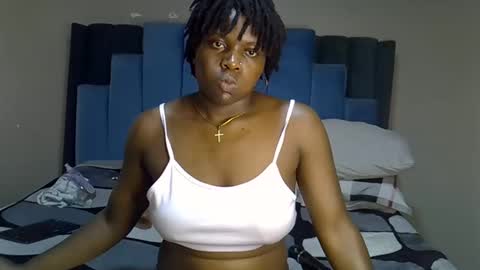 Snapshot of melanin_moon chatting on 06/10/26, 02:16 Moon online show from 06/10/26, 02:16