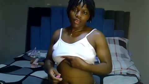 Snapshot of melanin_moon chatting on 06/12/26, 11:20 Moon online show from 06/12/26, 11:20