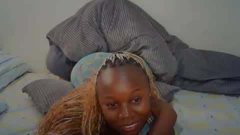 Snapshot of melanin_sassy96 chatting on 09/19/25, 07:10 bad lil shawry online show from 09/19/25, 07:10