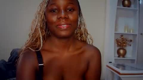 Snapshot of melanin_sassy96 chatting on 09/28/25, 04:40 bad lil shawry online show from 09/28/25, 04:40