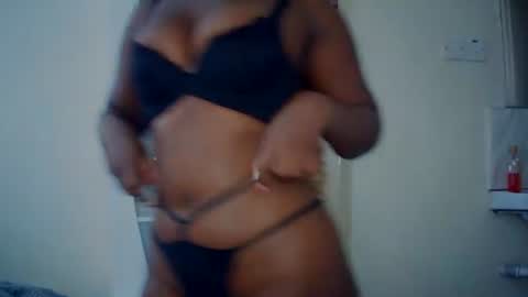 Snapshot of melanin_sassy96 chatting on 10/06/25, 07:17 bad lil shawry online show from 10/06/25, 07:17