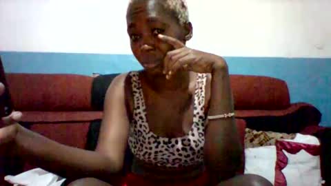 Snapshot of melaninndriping chatting on 10/24/25, 01:18 melaninndriping online show from 10/24/25, 01:18