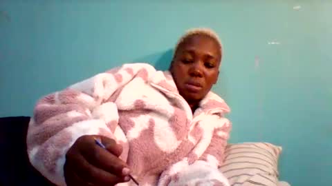Snapshot of melaninndriping chatting on 10/25/25, 01:24 melaninndriping online show from 10/25/25, 01:24