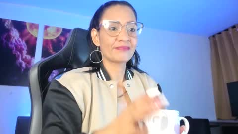 melannia_hills online show from 01/16/25, 07:28