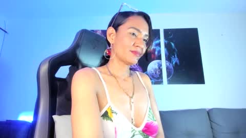 melannia_hills online show from 02/01/25, 10:15
