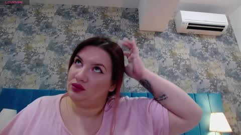 Snapshot of melanniebrown chatting on 12/15/24, 04:37 melanniebrown online show from 12/15/24, 04:37