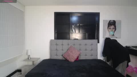 Snapshot of melanny_petite chatting on 05/20/26, 12:22 melanny_petite online show from 05/20/26, 12:22