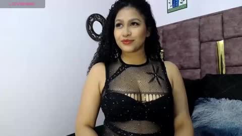 Snapshot of melany_garden chatting on 09/20/25, 02:07 LAURA online show from 09/20/25, 02:07