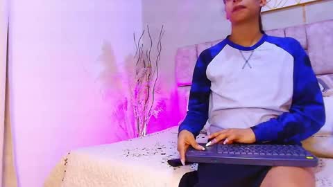 Snapshot of melanystone_ chatting on 05/26/26, 12:23 Melany online show from 05/26/26, 12:23