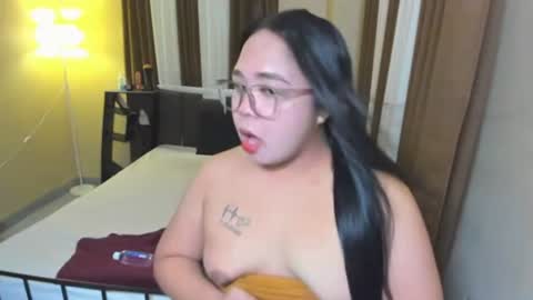 Snapshot of melayfoxx chatting on 04/22/26, 02:07 melayfoxx online show from 04/22/26, 02:07
