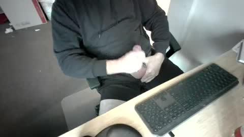 melbguy_075 online show from 06/18/26, 11:20