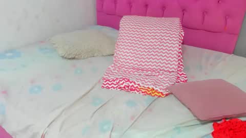 meli_lewis online show from 12/17/25, 04:02