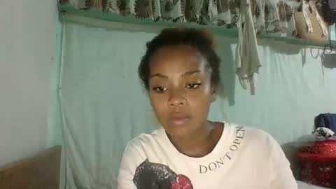 Snapshot of meliana98 chatting on 12/15/25, 06:12 meliana98 online show from 12/15/25, 06:12