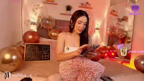 Snapshot of meliflua_a chatting on 11/25/25, 06:19 Meli online show from 11/25/25, 06:19