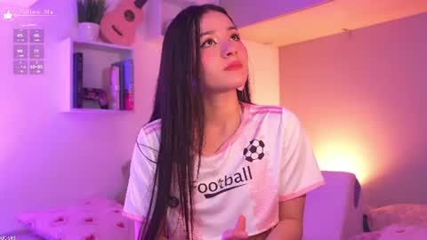 Snapshot of meliflua_a chatting on 06/13/26, 04:05 Meli online show from 06/13/26, 04:05