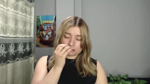 Snapshot of meliinna_xxx chatting on 11/27/25, 03:08 meliinna_xxx online show from 11/27/25, 03:08