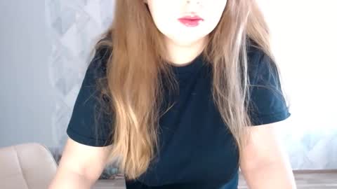 Snapshot of melina_beauty chatting on 11/01/25, 09:22 Melina online show from 11/01/25, 09:22