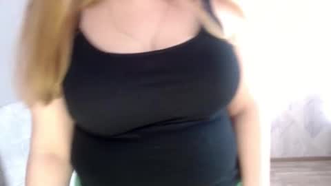 Snapshot of melina_beauty chatting on 03/07/26, 10:01 Melina online show from 03/07/26, 10:01