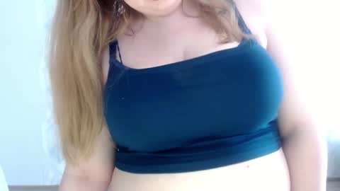 Snapshot of melina_beauty chatting on 03/13/26, 08:10 Melina online show from 03/13/26, 08:10