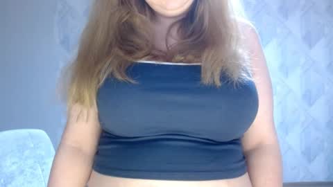 Snapshot of melina_beauty chatting on 04/08/26, 01:27 Melina online show from 04/08/26, 01:27