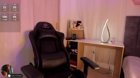 Snapshot of melina_ferrer1 chatting on 11/28/25, 12:08 EI online show from 11/28/25, 12:08