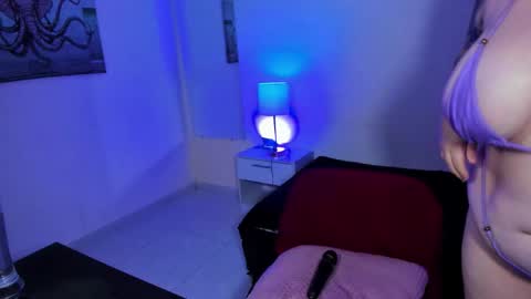 Snapshot of melina_hope_ chatting on 12/17/25, 02:01 Melina Hope online show from 12/17/25, 02:01