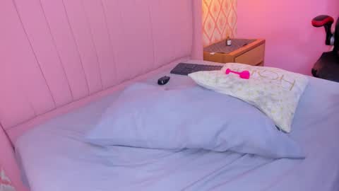 M E L I N A  online show from 10/31/25, 09:16