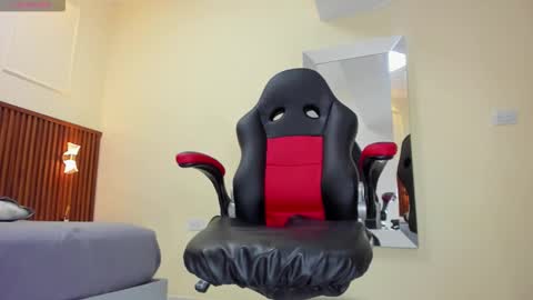 M E L I N A  online show from 11/10/25, 08:41