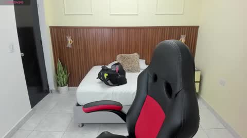 M E L I N A  online show from 11/25/25, 07:03