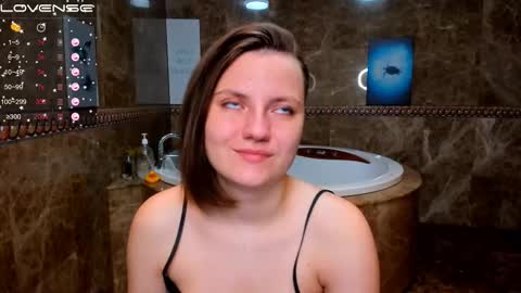 Snapshot of melindat chatting on 10/19/25, 12:22 Melinda online show from 10/19/25, 12:22