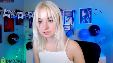 Snapshot of melisa_white1 chatting on 10/26/25, 08:15 Melisa online show from 10/26/25, 08:15