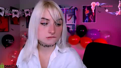 Snapshot of melisa_white1 chatting on 10/30/25, 10:21 Melisa online show from 10/30/25, 10:21