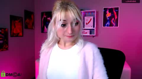 Snapshot of melisa_white1 chatting on 11/15/25, 08:27 Melisa online show from 11/15/25, 08:27