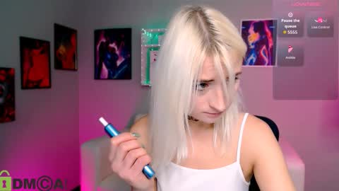 Snapshot of melisa_white1 chatting on 11/18/25, 08:24 Melisa online show from 11/18/25, 08:24