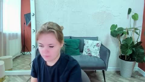 Snapshot of melissa_199 chatting on 09/27/25, 04:28 Sophia online show from 09/27/25, 04:28