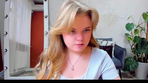 Snapshot of melissa_199 chatting on 10/23/25, 12:26 Sophia online show from 10/23/25, 12:26