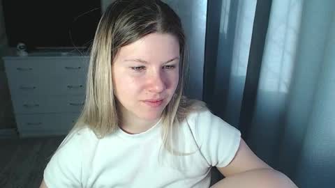 Melissa  Ray online show from 02/10/25, 10:09