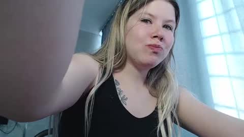 Melissa  Ray online show from 03/11/25, 09:13